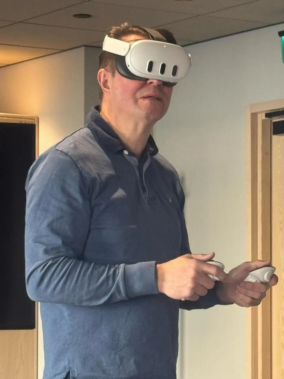 Armin Gastl mit Blick auf Zukunftstechnologien